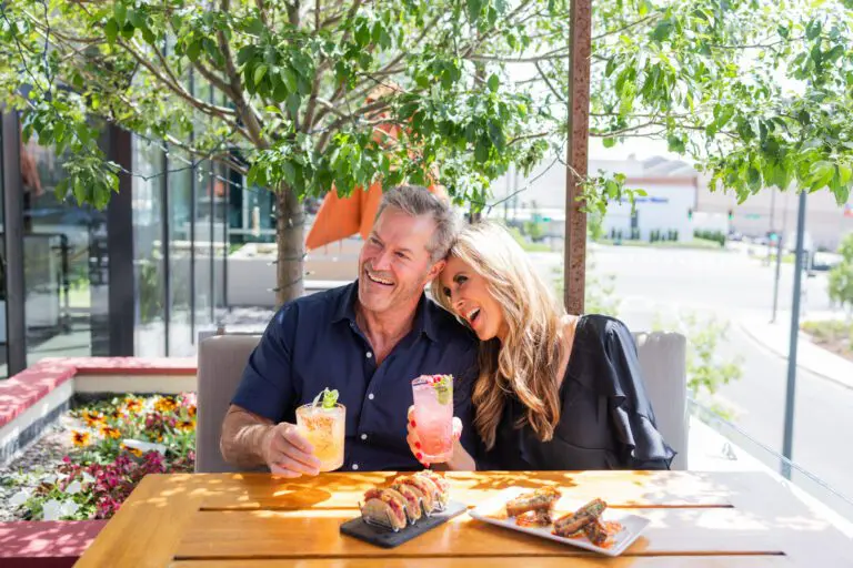 A man and woman having drinks at brunch
